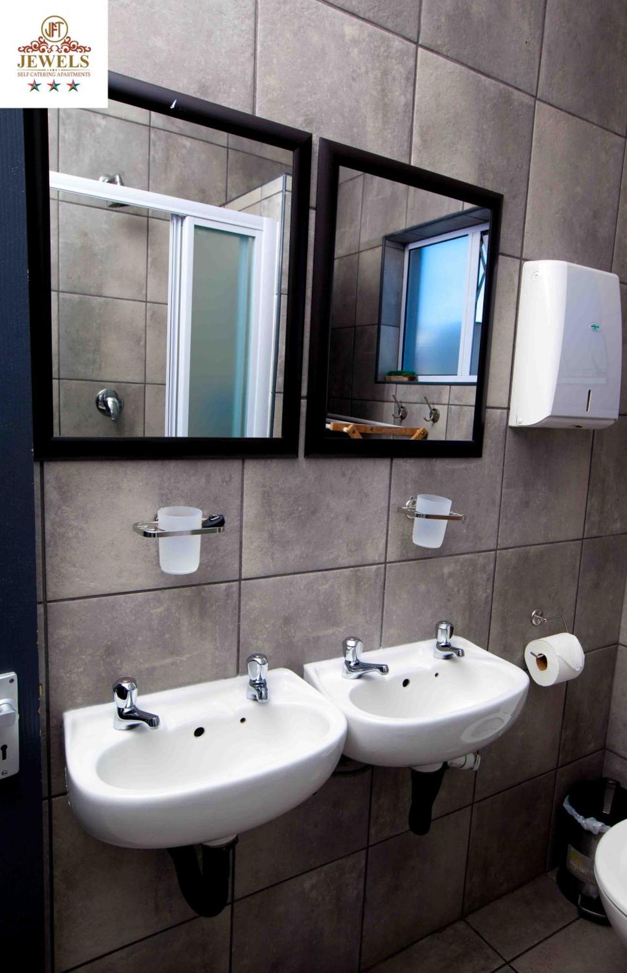 Bed and Breakfast Jft Self Catering Units Ист-Лондон Экстерьер фото