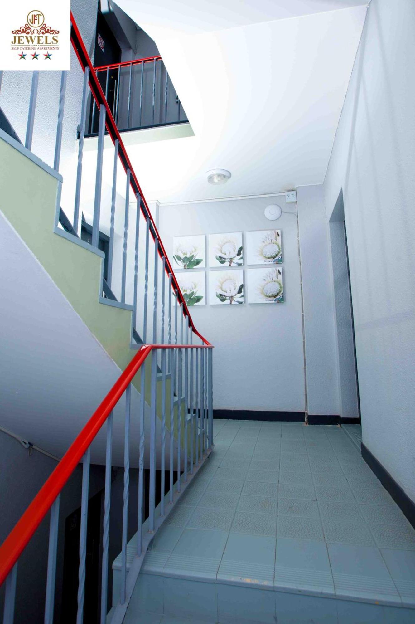 Bed and Breakfast Jft Self Catering Units Ист-Лондон Экстерьер фото